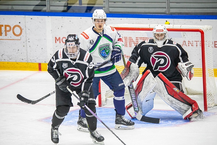 Хоккейный клуб «Рубин» проиграл в Кургане югорчанам