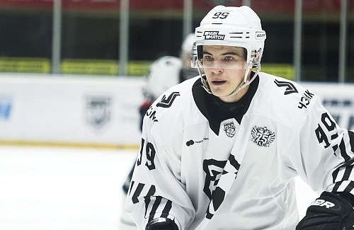 Хоккейный клуб «Рубин» подписал пробный контракт с молодым нападающим