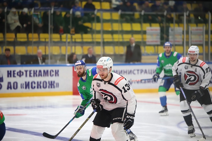 Хоккейный клуб «Рубин» уверенно победил в Нефтекамске