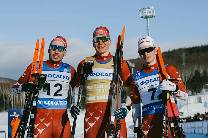Александр Большунов выиграл спринт на чемпионате России, тюменец Александр Терентьев упал в финале