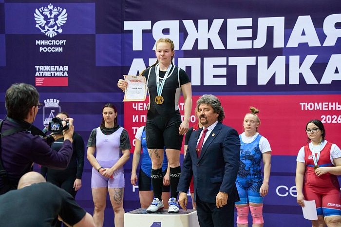 На чемпионате Тюменской области по тяжёлой атлетике соперничали более ста спортсменов