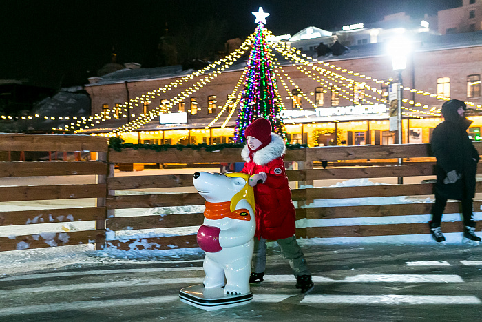 А не сходить ли на каток? Тестируем ледовую площадку у «Конторы пароходства»