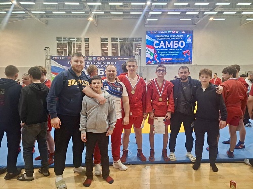 Тюменские самбисты завоевали пять медалей на первенстве УФО в Кургане