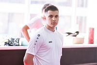 Нападающий хоккейного клуба «Рубин» Макар Насретдинов тренируется в молодёжной сборной России