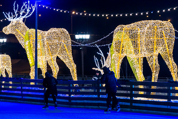 А не сходить ли на каток? Тестируем ледовую площадку у «Конторы пароходства»