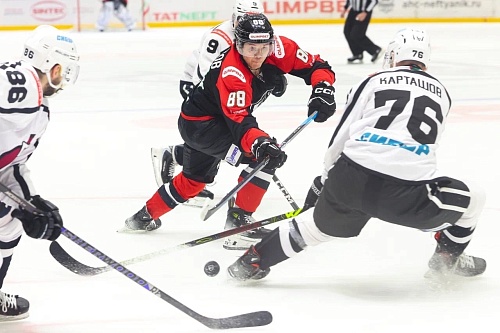 Хоккейный клуб «Рубин» проиграл в Альметьевске