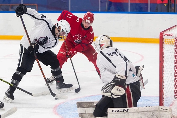 Хоккейный клуб «Тюменский Легион» проиграл ярославцам в Тольятти