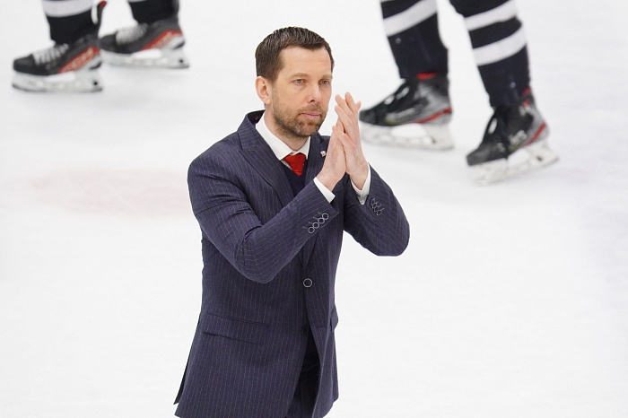 Экс-главный тренер хоккейного клуба «Рубин» Денис Ячменёв: «Если бы мне сейчас удалось выпить стакан газировки, я был бы абсолютно счастлив»