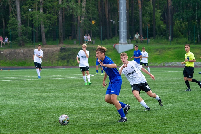 Тюменские футболисты добились победы в Кургане