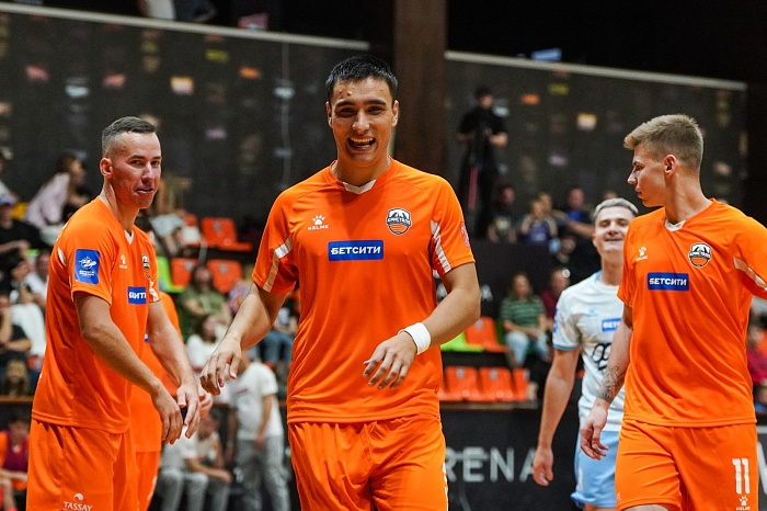 Футзальный клуб «Тюмень» уступил питерскому «Кристаллу»