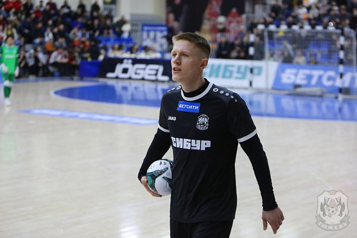 Футзальный клуб «Тюмень» крупно уступил «коммунистам»