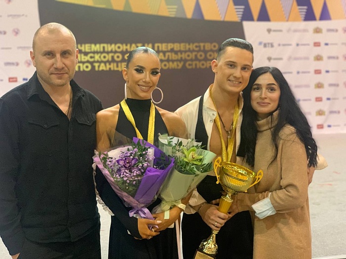 Блютузик, или магическая связь в танцевальном дуэте Кирилла и Влады