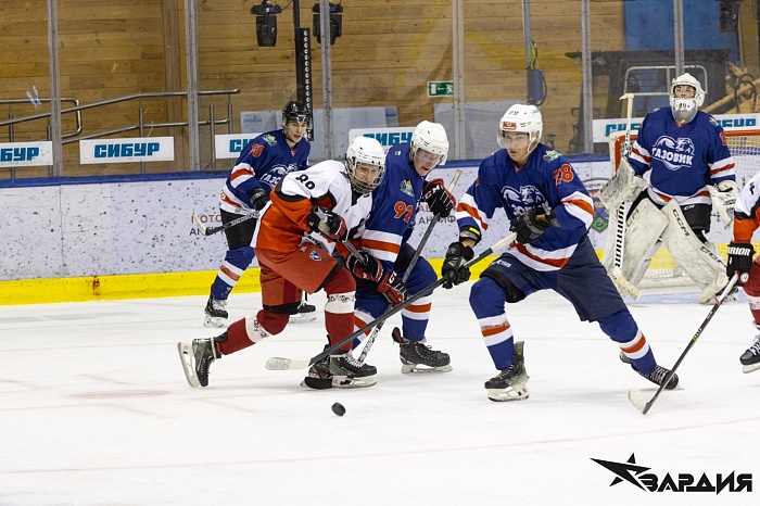 Тюменский СХК «Газовик» дважды проиграл в Челябинске