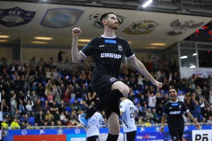 Игрок футзального клуба «Тюмень» Денис Неведров: «Здорово добраться до такой отметки. Уверяю, это неконечная цифра»