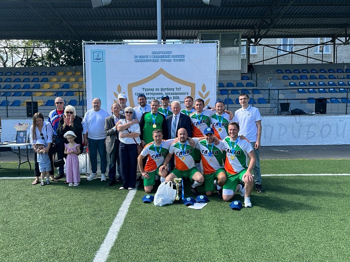 Тюменская «Слава» в День физкультурника по пенальти добыла футбольный трофей