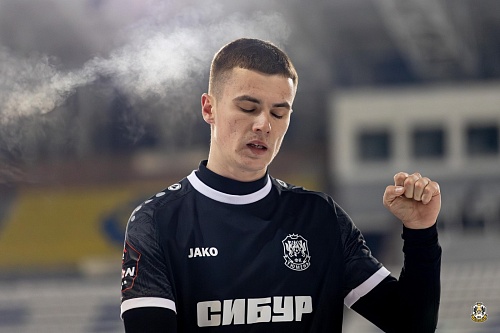 Игрок футбольного клуба «Тюмень» Даниил Камлашев: «После пропущенного гола нам потребовалось время акклиматизироваться и забрать мяч»