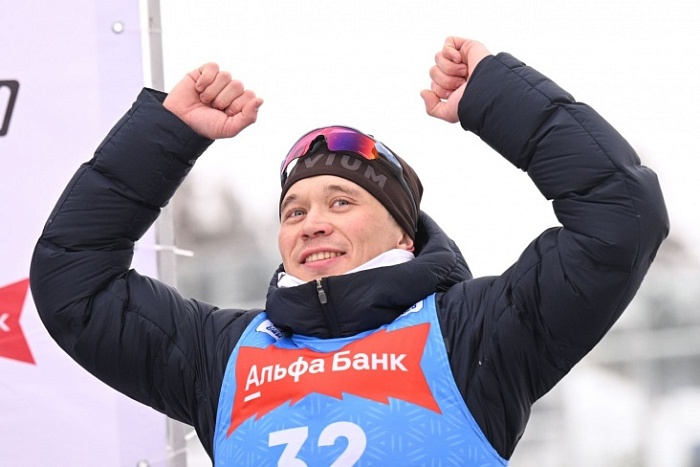 Даниил Серохвостов красиво выиграл масс-старт на Кубке Содружества, тюменцы Александр Логинов и Александр Поварницын — второй и третий