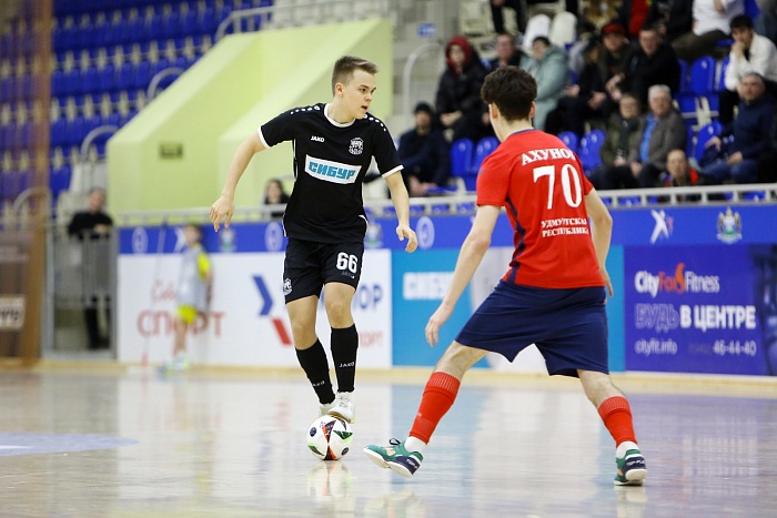 Евгений Осинцев четырежды забил в Югорске, но «Тюмень» U-18 набрала лишь один балл