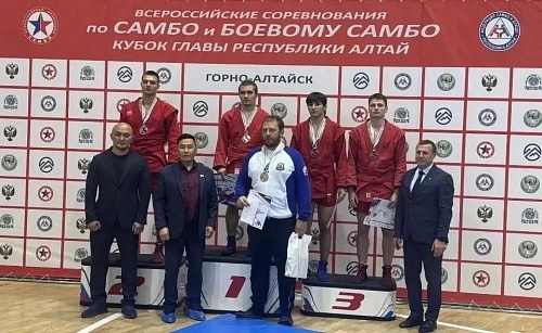 Тюменцы выиграли медали Всероссийского турнира по самбо