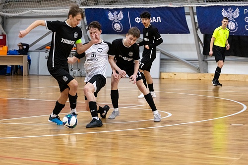 Юные тюменцы начали финальный турнир с крупной победы