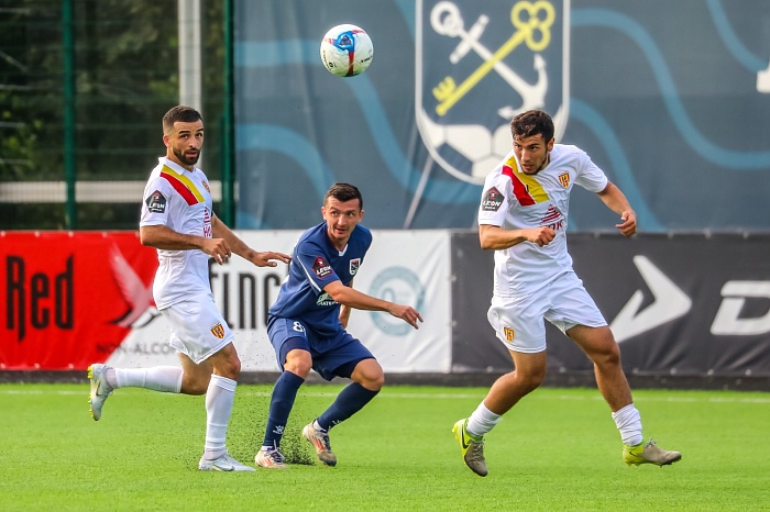 «Золотую» таблицу возглавляют пятигорский «Машук-КМВ» и «Велес» из Москвы