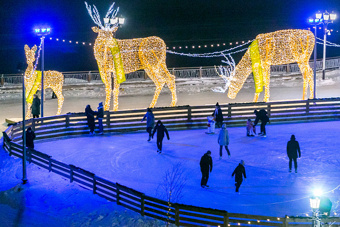 А не сходить ли на каток? Тестируем ледовую площадку у «Конторы пароходства»