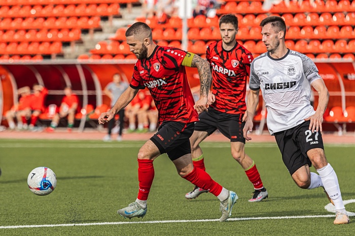 Капитан футбольного клуба «Тюмень» Иван Чудин: «В плане сыгранности, конечно, нужно добавлять. В целом, команда движется в правильном направлении»