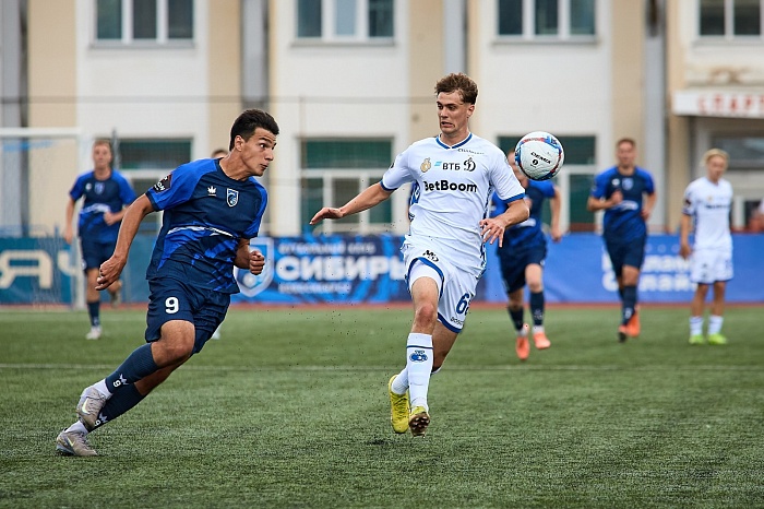 Турнирную таблицу возглавляют «Ленинградец» и «Текстильщик»