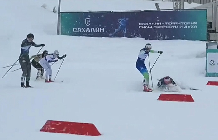 Драма в командном спринте на чемпионате России — тюменка Елизавета Пантрина бежала лидером и упала, победил дуэт из Свердловской области