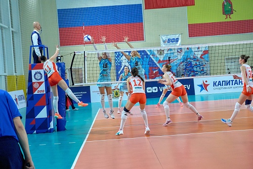 Тюменские волейболистки уступили одному из лидеров