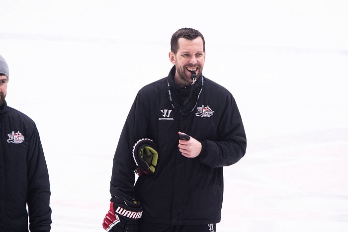 Экс-главный тренер хоккейного клуба «Рубин» Денис Ячменёв: «Если бы мне сейчас удалось выпить стакан газировки, я был бы абсолютно счастлив»