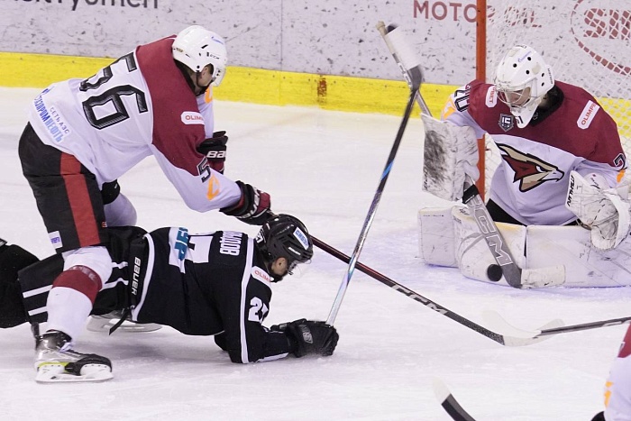 Хоккейный клуб «Рубин» пропустил пять шайб и проиграл