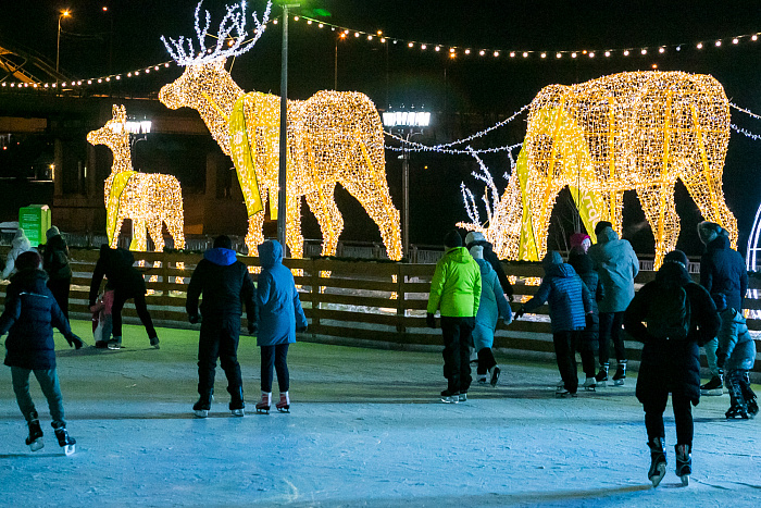 А не сходить ли на каток? Тестируем ледовую площадку у «Конторы пароходства»