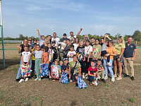 Гости и участники фестиваля для детей с особенностями здоровья в краснодонском конноспортивном клубе «Декурион»
