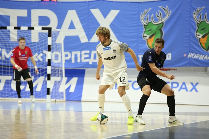 Ноль голов в первом тайме, восемь — во втором. Футзальная «Тюмень» уступила в Югорске