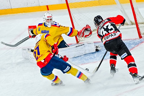 В полуфинале плей-офф ВХЛ хоккеисты  «Металлурга» разучились забрасывать шайбы