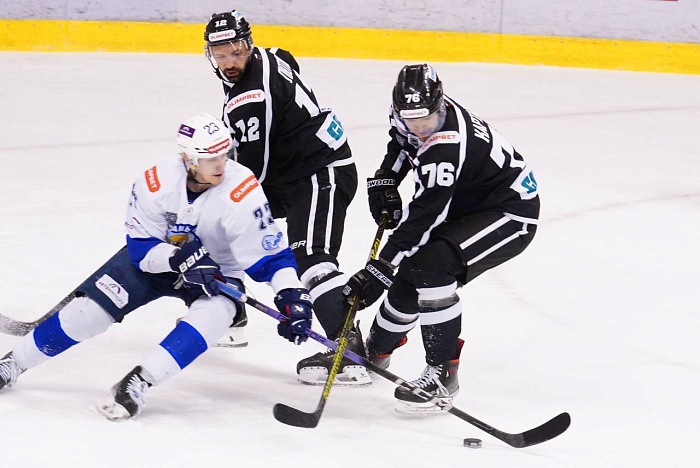 Хоккейный «Рубин» выиграл третий матч первого раунда плей-офф ВХЛ