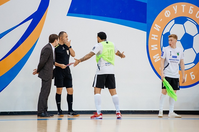 Тюменский арбитр отсудит встречи Суперлиги в Ухте