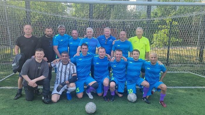 Гол Евгения Глухова порадовал юбиляра и принёс викторию «горожанам»