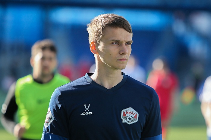 Тюменский воспитанник защищает ворота томского клуба КДВ