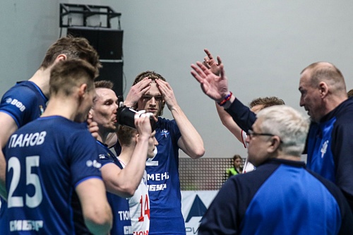 Волейбольная «Тюмень» во второй раз одолела «Изумруд»