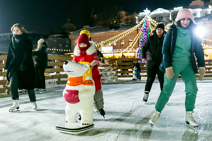 А не сходить ли на каток? Тестируем ледовую площадку у «Конторы пароходства»