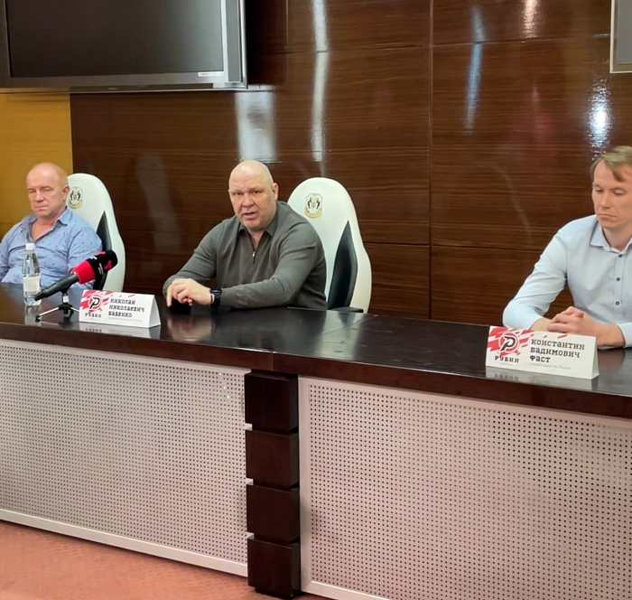 Генеральный менеджер хоккейного «Рубина» Николай Бабенко: «Будем строить новую команду вокруг Дениса Давыдова и Дмитрия Лютова»