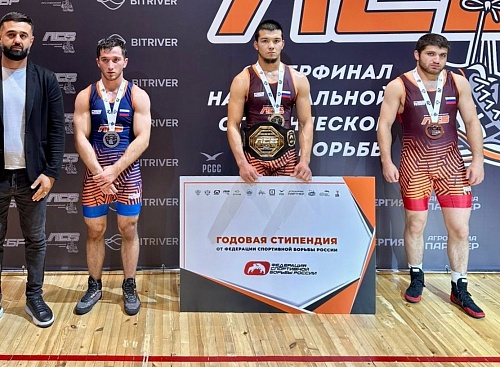 Тюменский борец Руслан Арипов победил на турнире в Санкт-Петербурге