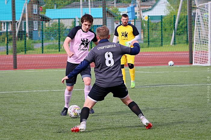 Футболисты из «Спортшколы» уступили «инопланетянам»