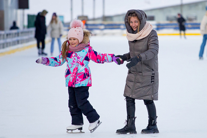 Сравниваем самые большие ледовые катки в Тюмени: у Моста влюблённых, у «Конторы пароходства», у рынка «Михайловский», в экопарке «Затюменский»