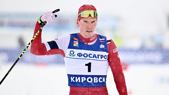 Александр Большунов деклассировал соперников в гонке на 3 км, тюменец Александр Терентьев — пятый