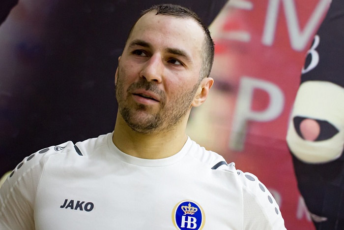 Хет-трик Евгения Мишарина не спас пивоваров от поражения