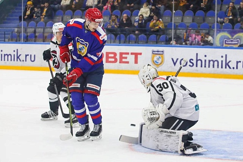 Хокейный вратарь Дмитрий Лозебников вернулся в родной тюменский клуб в сложный период