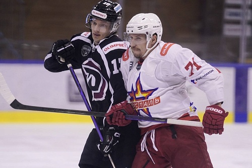 Хоккейный клуб «Рубин» в серии бросков проиграл команде из Ижевска